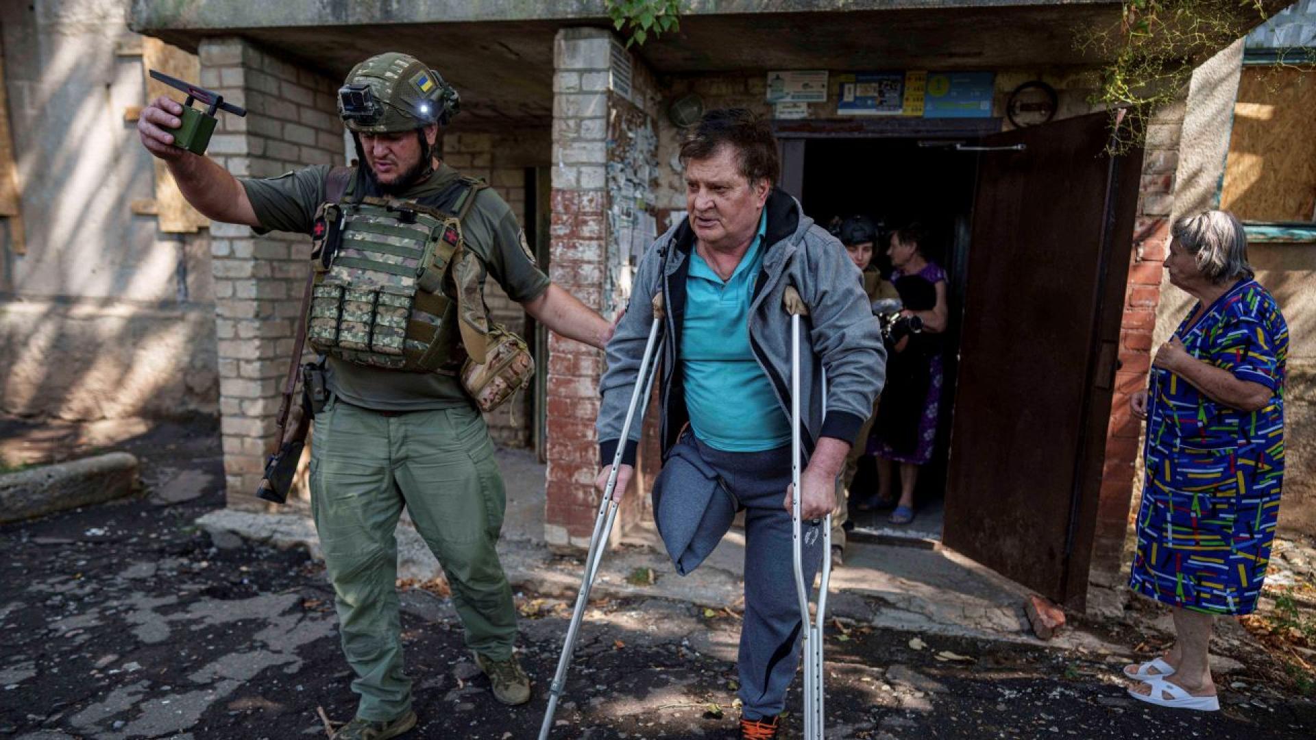 Общо 11 мирни граждани са загинали вчера в украинската Донецка