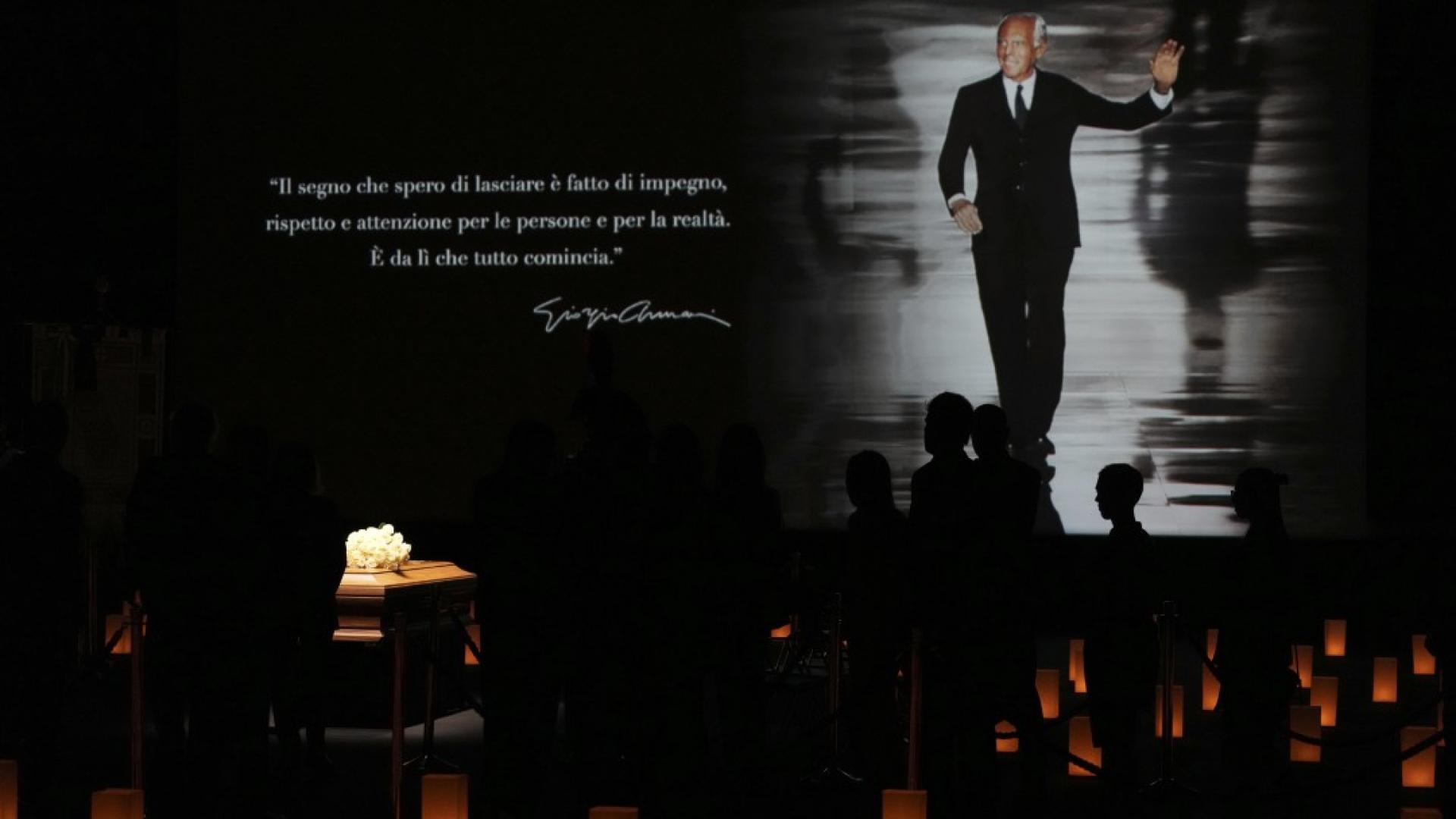 Хиляди опечалени отдадоха почит на италианската модна икона Джорджо Армани