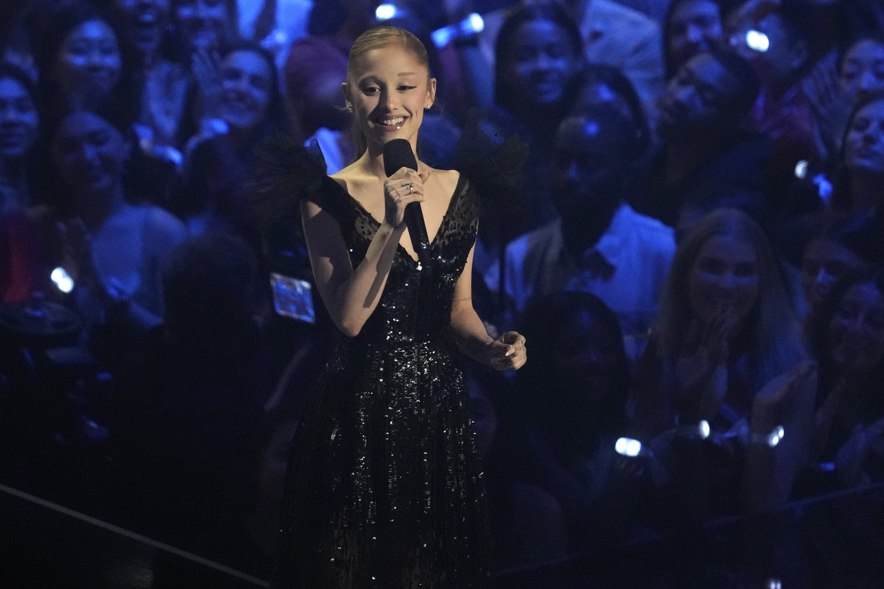<p>Ариана Гранде и Лейди Гага доминираха на видео музикалните награди на MTV.</p>