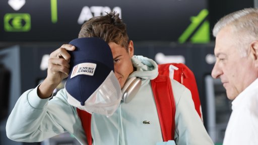 Александър Василев се завърна в България след финала на юношеския US Open