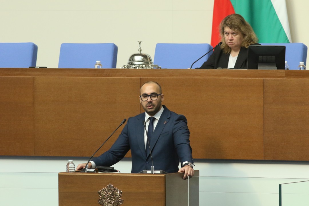 <p>Със 128 гласа &quot;за&quot;, 56 &quot;против&quot; и 6 &quot;въздържал се&quot; Народното събрание избра председателя на Комисията за защита на потребителите Мария Филипова за заместник-омбудсман на Република България. Тя получи подкрепата на депутатите от ГЕРБ-СДС, &quot;ДПС-Ново начало&quot;, БСП, ИТН и четирима от нечленуващите в парламентарна група.</p>