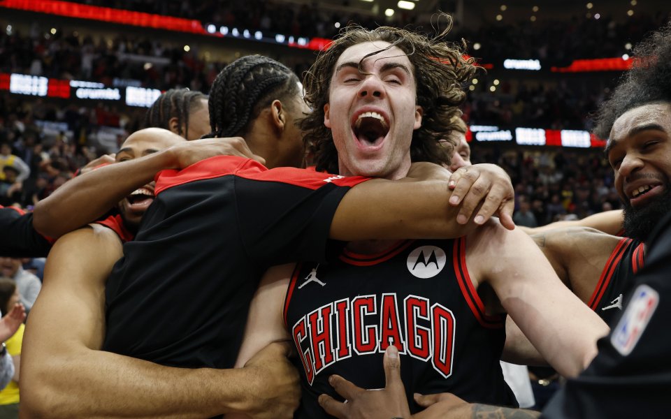 Звезда на Чикаго подписа нов договор за 100 млн. долара