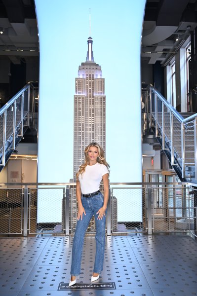 Брукс Надер1