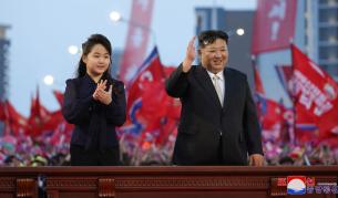 Ким Чен Ун подготвя 13-годишната си дъщеря за наследник на властта