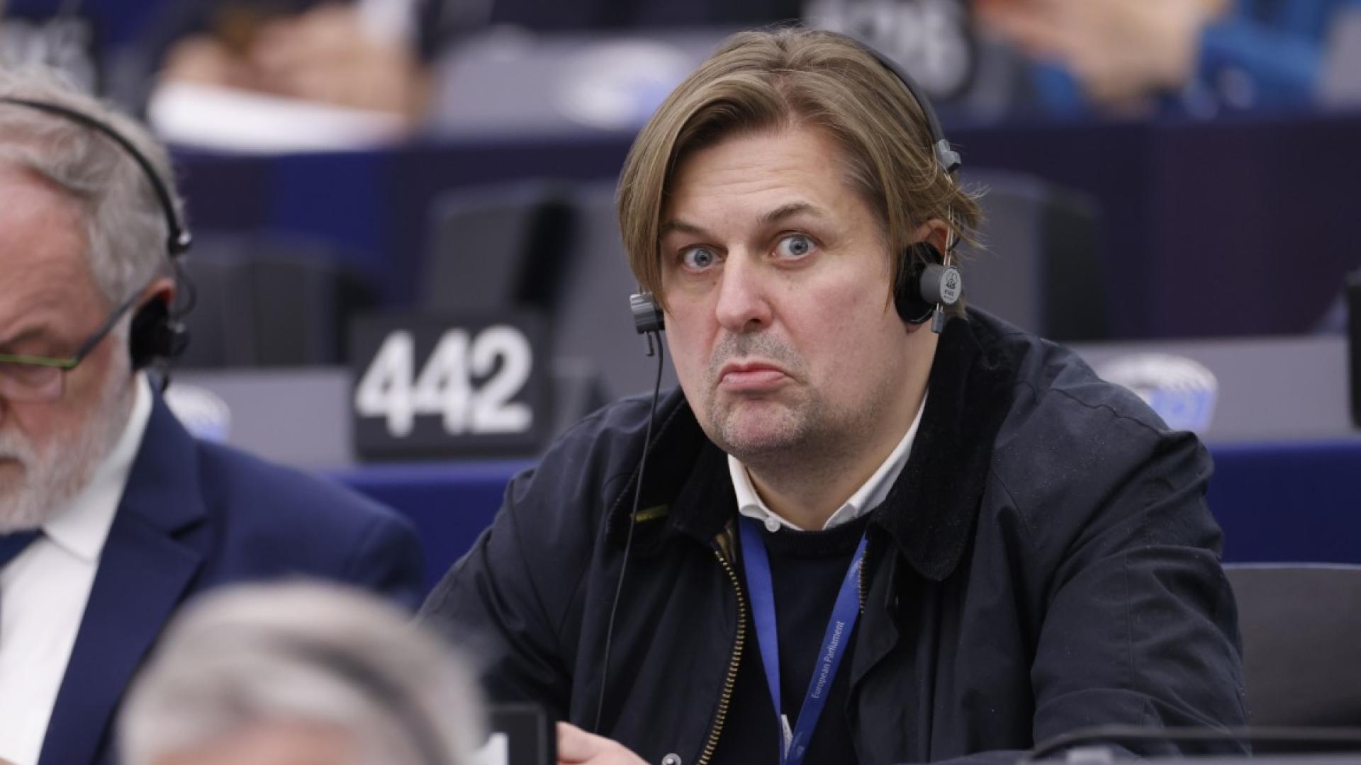 Германските следствени служби нахлуха в офисите на крайнодесния депутат Максимилиан