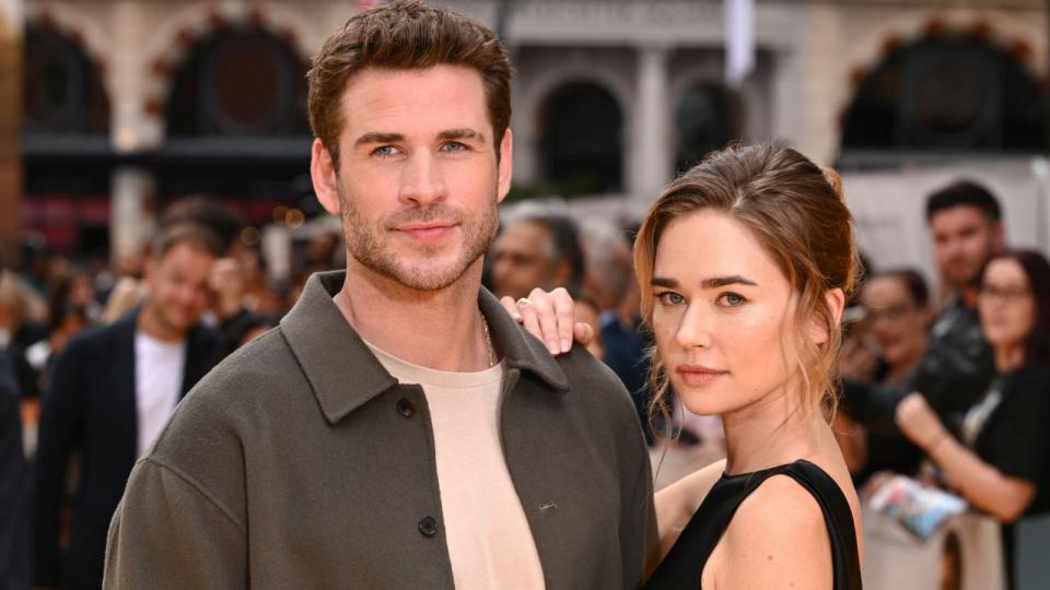 Актьорът Лиъм Хемсуърт и половинката му, моделът Габриела Брукс, официално
