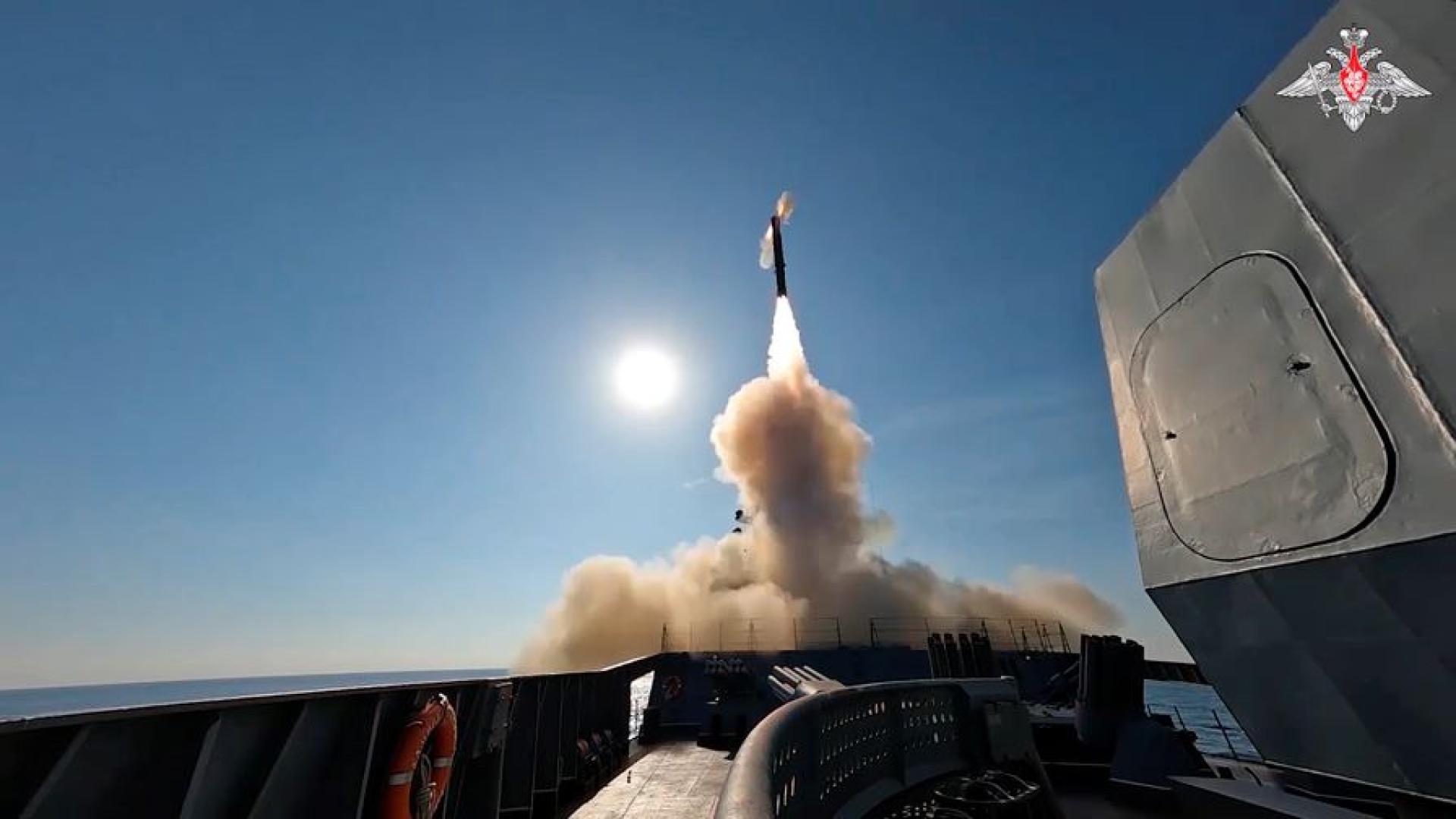 Русия изстреля хиперзвукова крилата ракета Циркон по цел в Баренцово