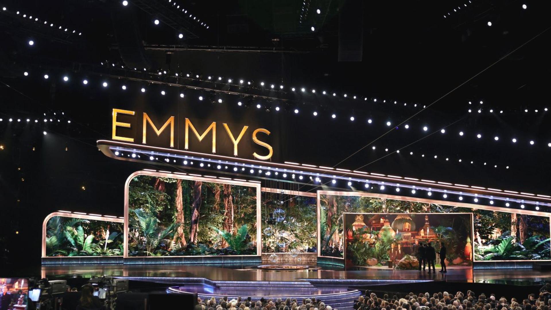 Церемонията по връчването на наградите Еми събраха на червения килим