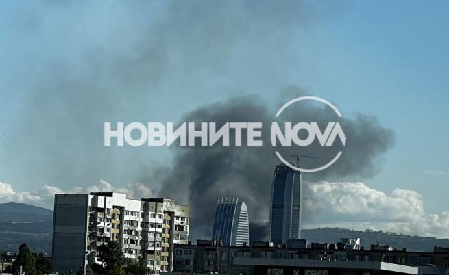 Голям пожар се разгоря в София
