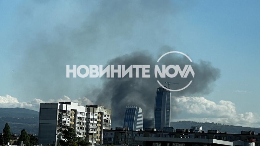 Голям пожар се разгоря в София