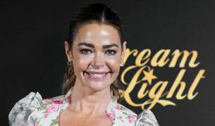 Дениз Ричардс спаси 15 кучета от "затрупания" дом на мъжа си