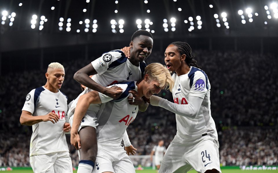 Тотнъм и Томас Франк тръгнаха победноносно в Шампионска лига
