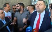 Скандал пред парламента: Пеевски и Асен Василев си размениха остри реплики (ВИДЕО)