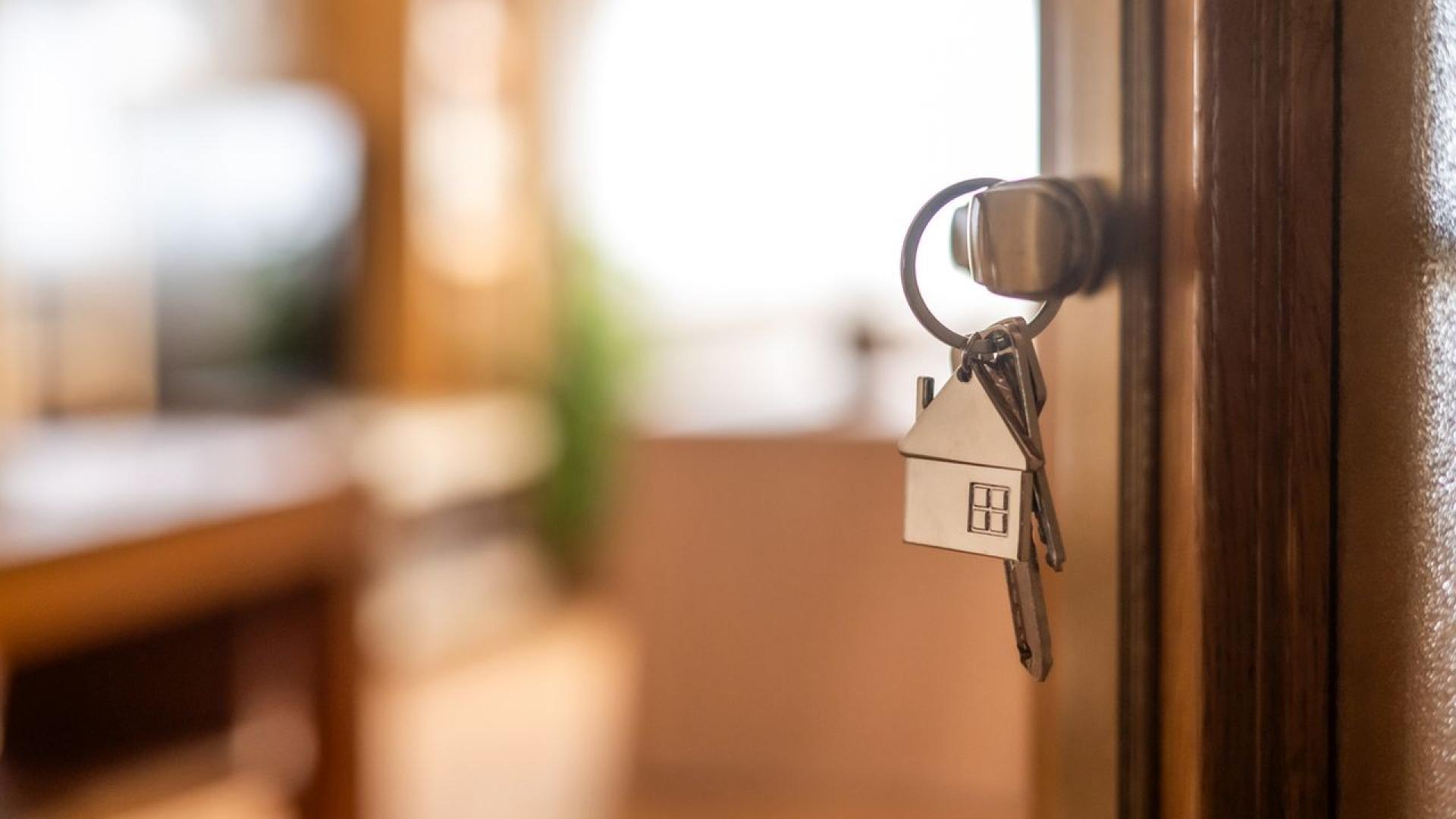 Десетки семейства са вложили спестяванията си в покупка на мечтаното жилище