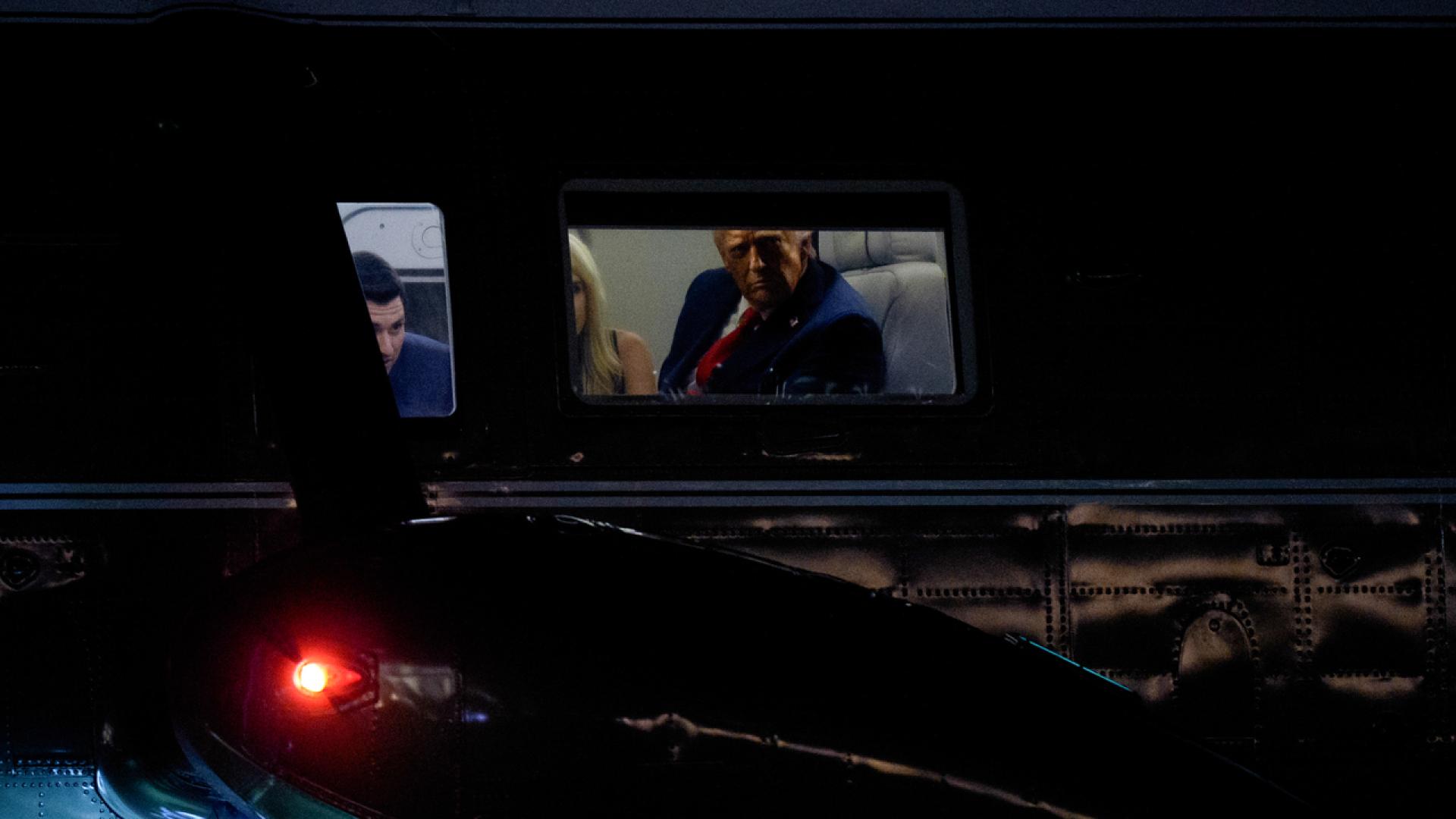 Хеликоптерът превозващ президента на САЩ Доналд Тръмп бе принуден да