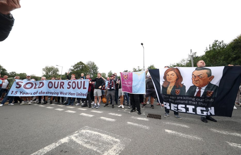 Протест на феновете на Уест Хем1
