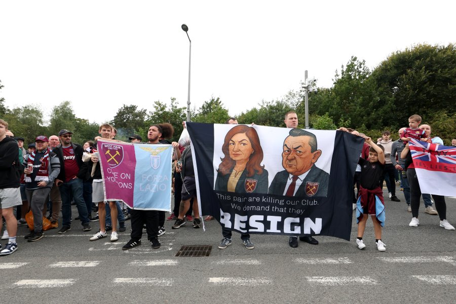 Протест на феновете на Уест Хем1