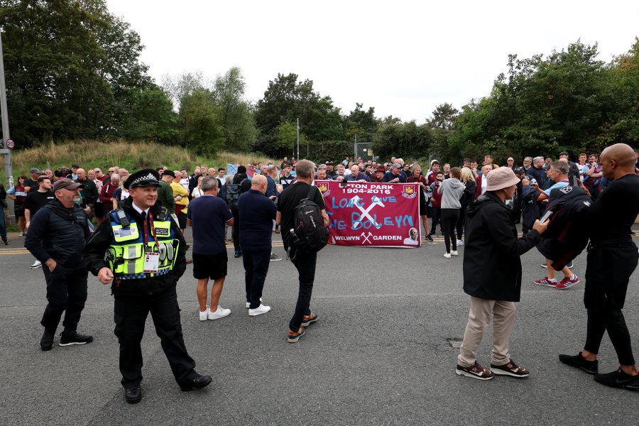 Протест на феновете на Уест Хем1