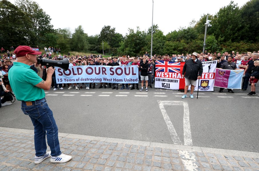 Протест на феновете на Уест Хем1