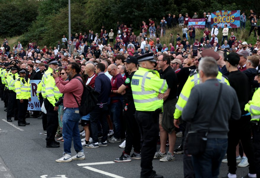 Протест на феновете на Уест Хем1