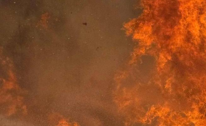 Голям пожар избуха на пазар в казахстанския град Атърау