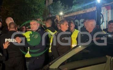 Фенове на Славия потърсиха сметка от Венци Стефанов