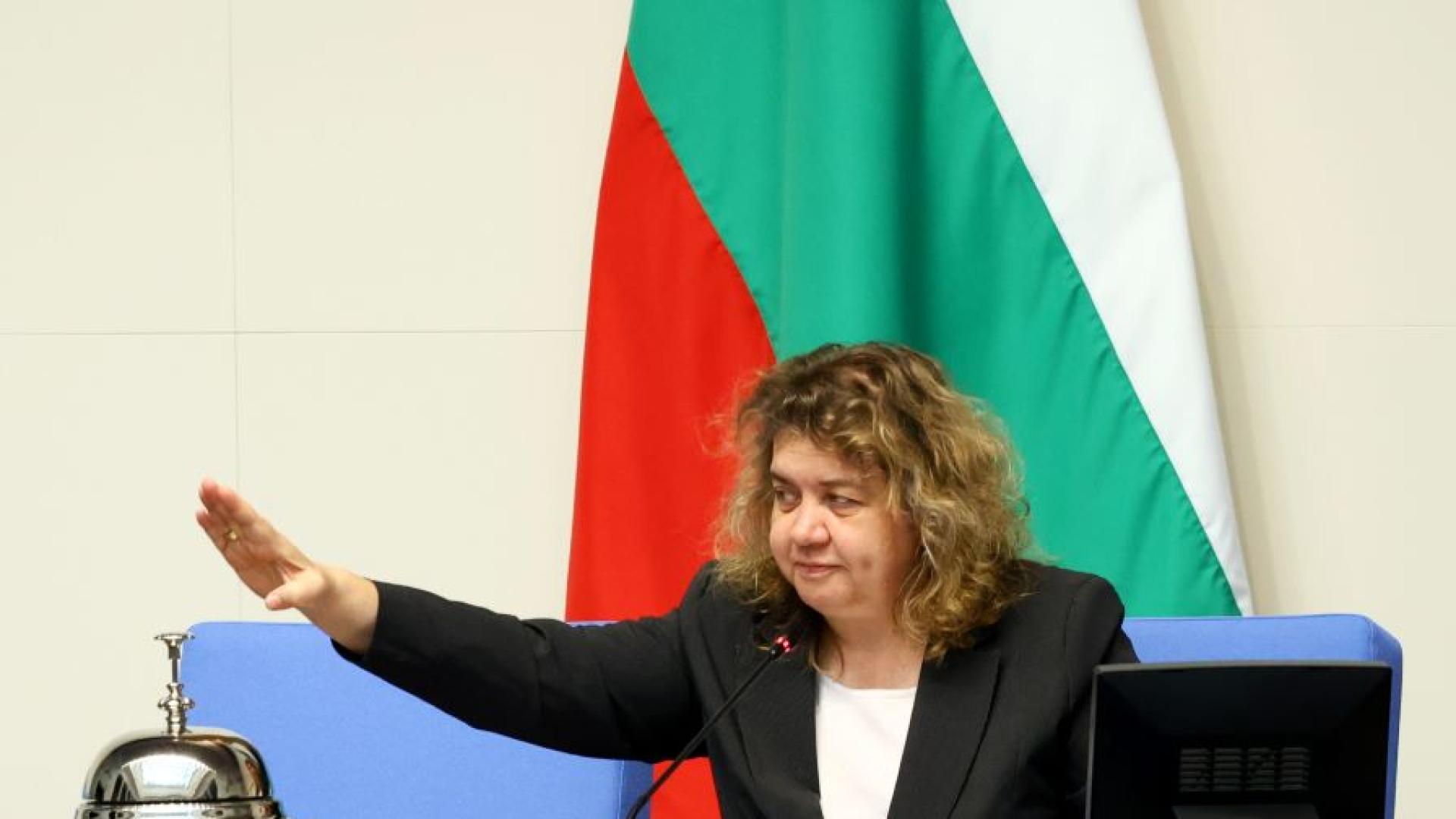 Председателят на парламента Наталия Киселова закри днешното пленарно заседание след