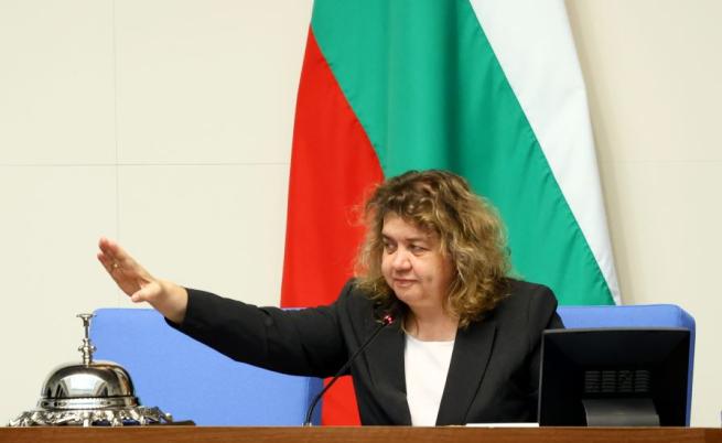 Заради липса на кворум: Киселова прекрати заседанието на НС