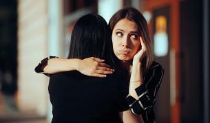 Три начина да се справите с емоционални вампири