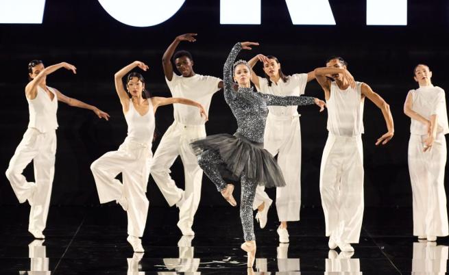 Кендъл Дженър, Хайди Клум и Кара Делевин с бляскаво дефиле на Седмицата на модата в Париж