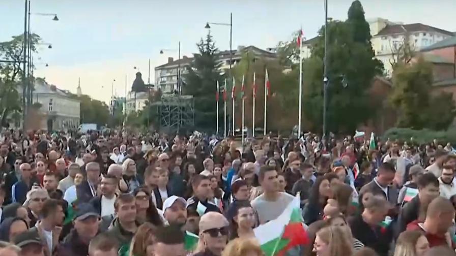 <p>&quot;Българи юнаци&quot;:&nbsp;Хиляди честват&nbsp;вицешампионите от Световното първенство по волейбол</p>