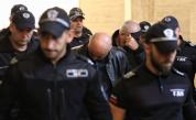 Двамата от ДАИ, взели подкуп от екипа на Роби Уилямс, остават в ареста