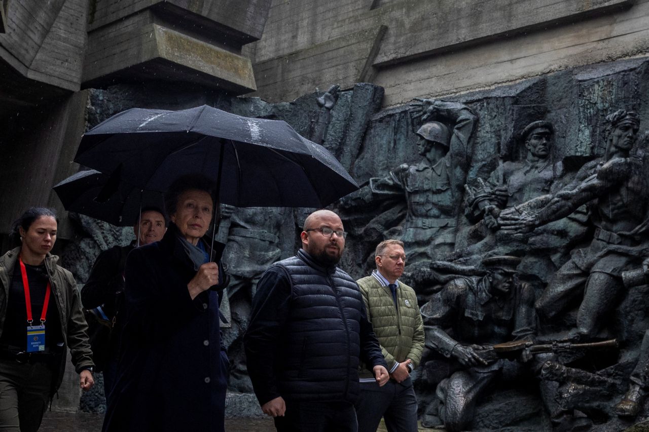 <p>Сестрата на крал Чарлз III, направи тайно посещение в Киев, Украйна. От съображения за сигурност, визитата не беше обявена предварително.</p>