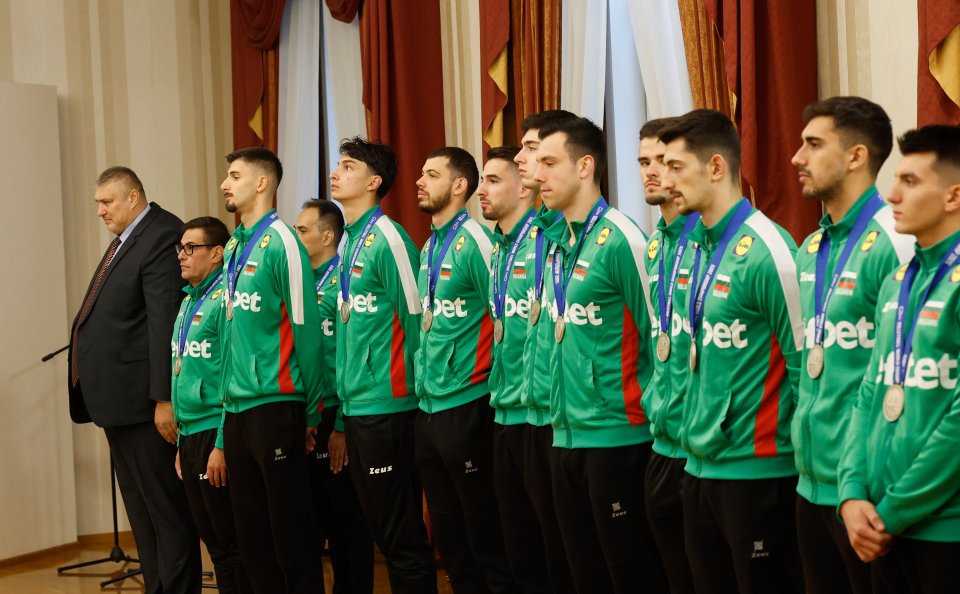 Президентът Румен Радев награди волейболните герои на България1