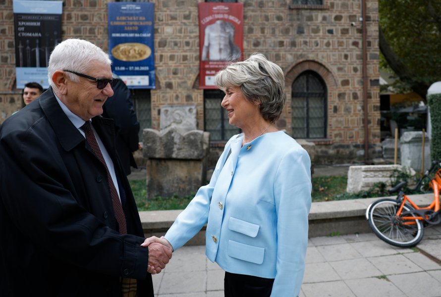 Президентът Румен Радев награди волейболните герои на България1