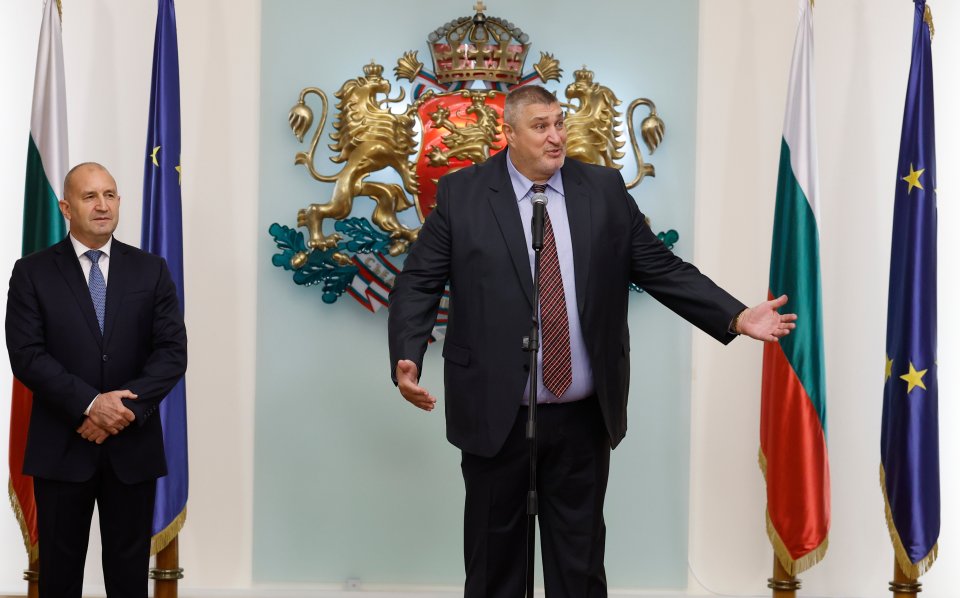 Президентът Румен Радев награди волейболните герои на България1