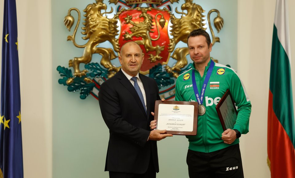 Президентът Румен Радев награди волейболните герои на България1