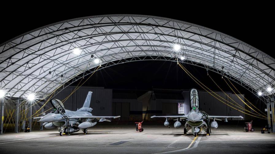 Нови два самолета F-16 Block 70 пристигнаха в България
