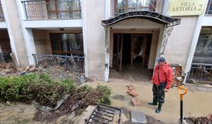 След бедствието: В кметството в Свети Влас е получен сигнал за открито тяло на жена в "Елените"