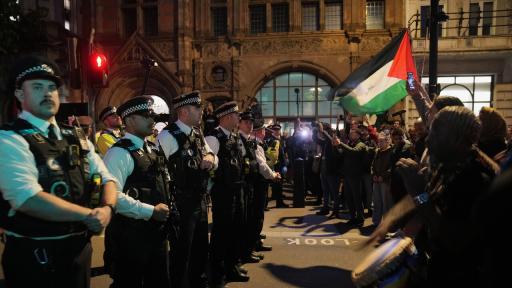 В Лондон арестуваха десетки протестиращи, които подкрепят забранена пропалестинска организация