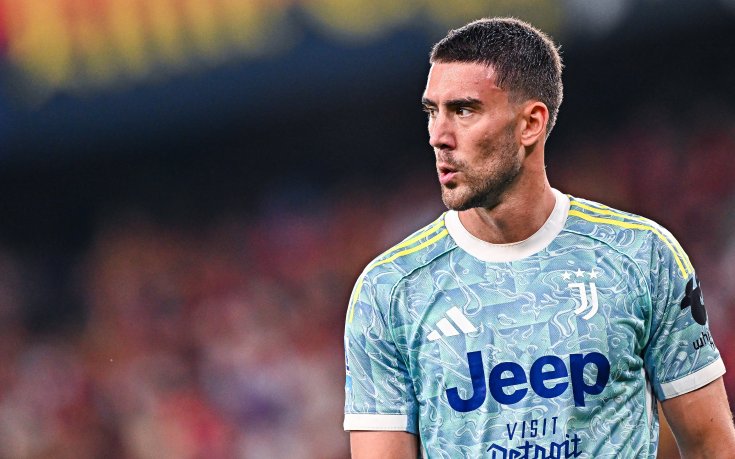 Барселона в контакт с Душан Влахович