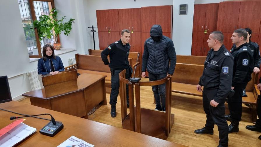<p>Осъдиха мъж за разпространение на детска порнография</p>