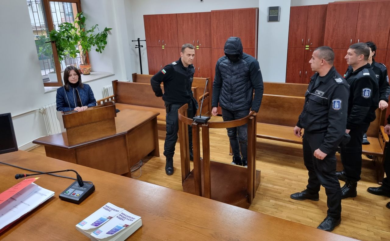 Съд в Хасково осъди мъж условно за разпространение на детска порнография