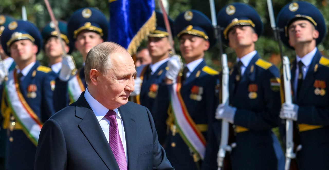 <p>Руският президент Владимир Путин е на посещение в Таджикистан, където се срещна с президента Емомали Рахмон и азербайджанския лидер Илхам Алиев</p>
