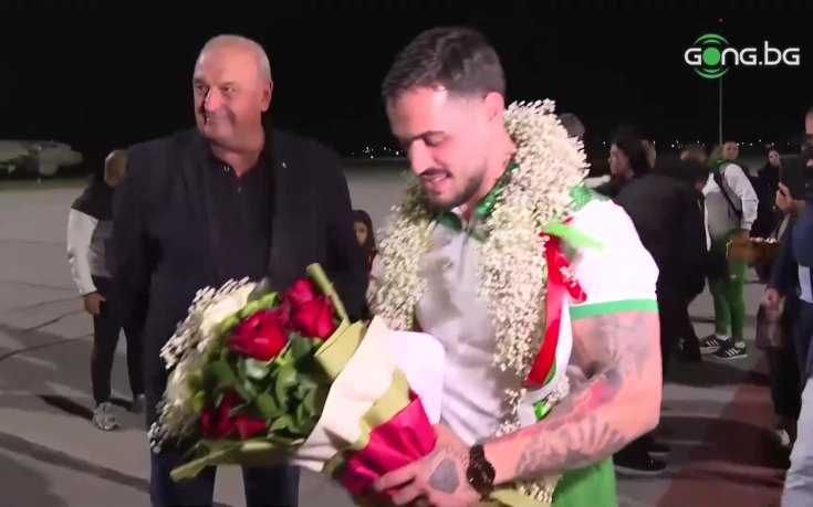 Емоционално посрещане на световния шампион Карлос Насар