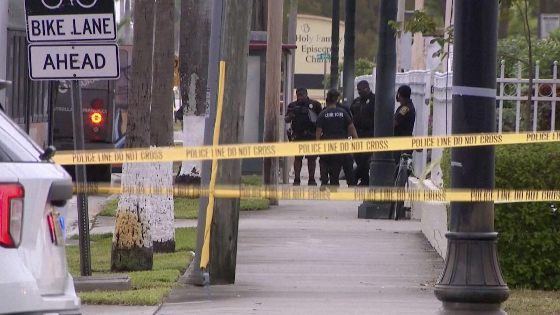 Четирима души бяха убити и най-малко 20 бяха ранени при