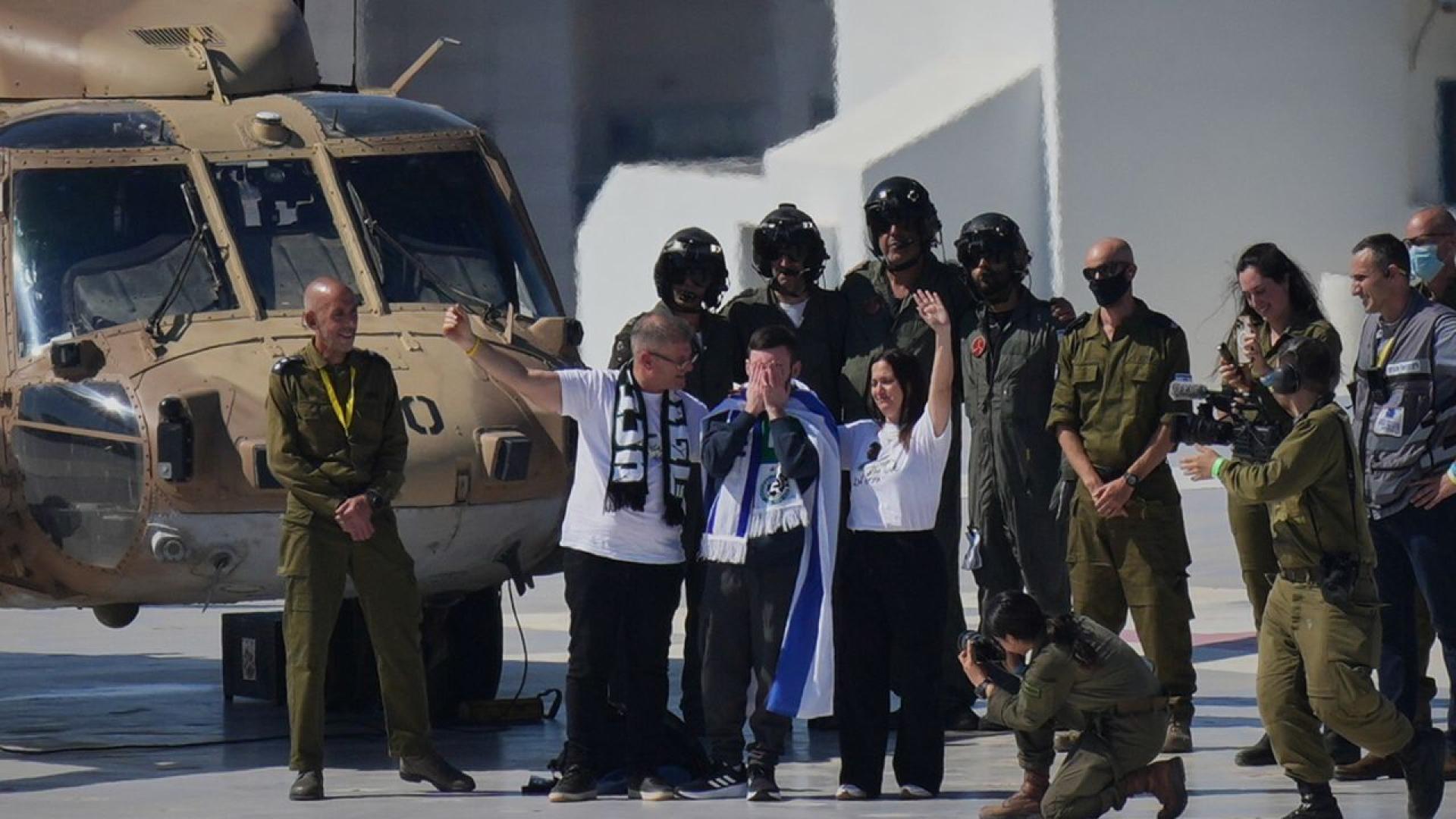 Израелските заложници завърнали се при семействата си изглеждат удивително променени