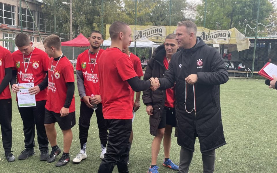 Треньор на ЦСКА награди деца