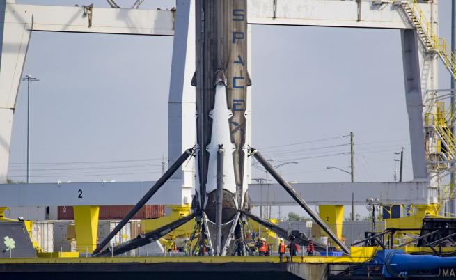 SpaceX подготвя изстрелването на най-голямата ракета в света