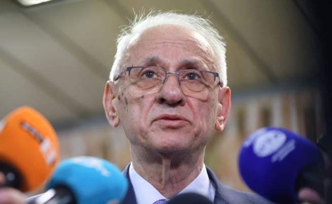 Висока концентрация на бактерии в топла вода - здравният министър с първи коментар